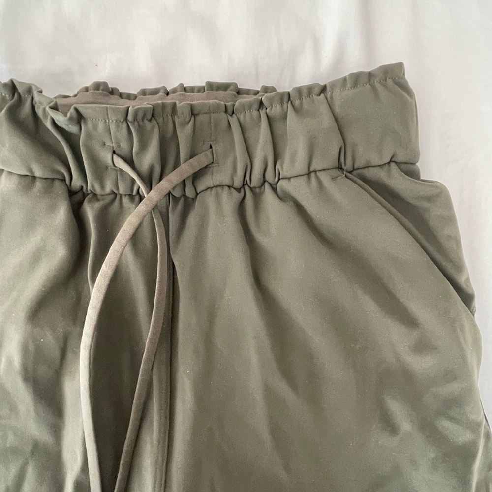 Lululemon Olive Green Women's Joggers - Picture 3 of 4